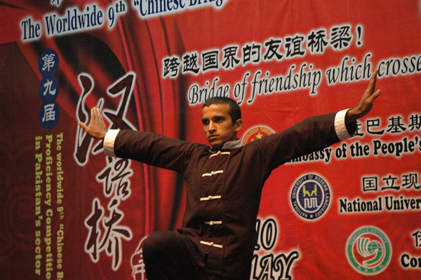 A contestant performs Chinese Kungfu during a preliminary round of the 9th 'Chinese Bridge' proficiency contest at the National University of Modern Languages in Islamabad, capital of Pakistan, on May 14, 2010. [Yan Zhonghua/Xinhua]
