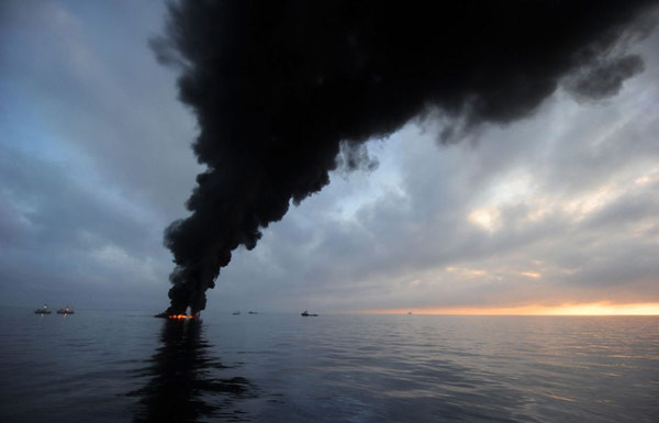 Spilled oil was seen ignited in this photo dated May 7, 2010. [163.com] 