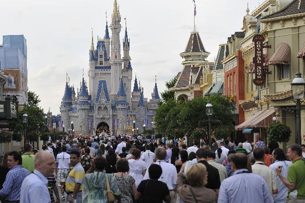 People visit Disney's Magic Kingdom Park during a welcome event prior to the 2010 International POW WOW in Orlando, Florida, the United States, May 16, 2010. The annual premier international marketplace for travel to the United States, will gather over 1,000 U.S. travel organizations and worldwide tourism operators. [Xinhua/Zhang Jun]