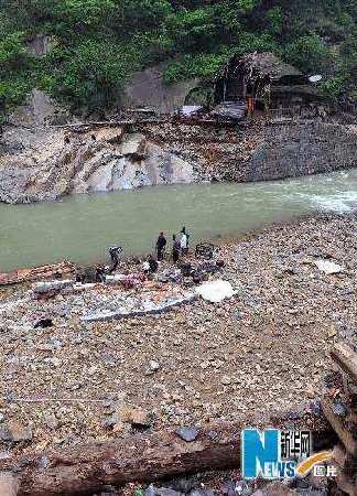 A bridge dating back over 230 years was destroyed by a torrential flood in Zhuxi village, Xupu county, Hunan Province. Many homes and roads along the Zhuxi River were also damaged by the freak stormy weather which began on May 12. [Xinhua]