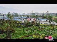 Photo taken on May 14, 2010 shows the new scenery of Dujiangyan city, Sichuan Province. Two years after the Wenchuan earthquake that devastated southwest China's Sichuan Province, the once picturesque area is sporting a brand new look. [Photo by Liu Xingguo]