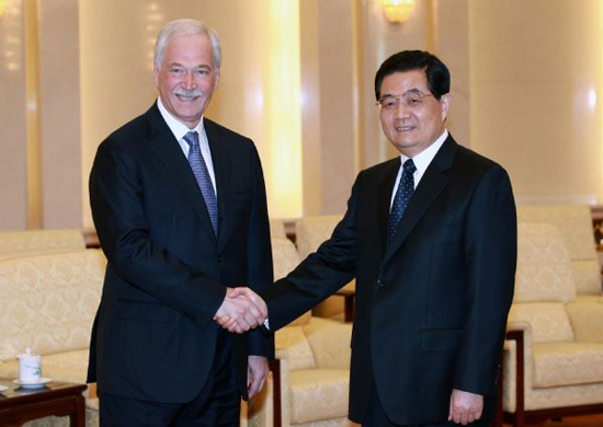 Chinese President Hu Jintao (R) meets with Boris Gryzlov, chairman of Russia's State Duma, in Beijing, May 18, 2010.