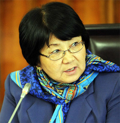Prime Minister of Kyrgyzstan's interim government Roza Otunbayeva speaks during a meeting in Bishkek, capital of Kyrgyzstan, on May 19, 2010. Kyrgyzstan's interim government decreed on Wednesday Roza Otunbayeva interim president until December 31, 2011. [Sadat/Xinhua]
