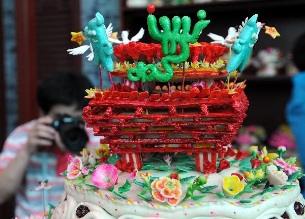 Decorated bread displayed in Shanxi Week of Shanghai Expo