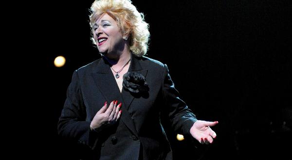 An actress performs during the rehearsal for musical 'Chicago' in Hong Kong, south China, May 20, 2010. Musical 'Chicago' will be performed in Hong Kong from May 20 to June 20. 