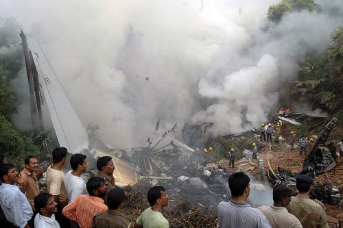 Rescue personnel work at the scene of a plane crash in Mangalore May 22, 2010. [Xinhua]