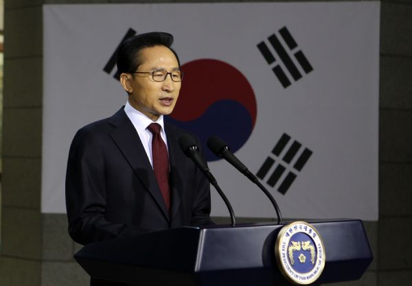 South Korean President Lee Myung-bak makes a speech in Seoul May 24, 2010. Lee Myung-bak said Monday his country will resort to measures of self-defense in case of further military provocation of the Democratic People&apos;s Republic of Korea (DPRK), calling Pyongyang&apos;s alleged sinking of its warship in late March work of a surprise torpedo attack. [Xinhua]