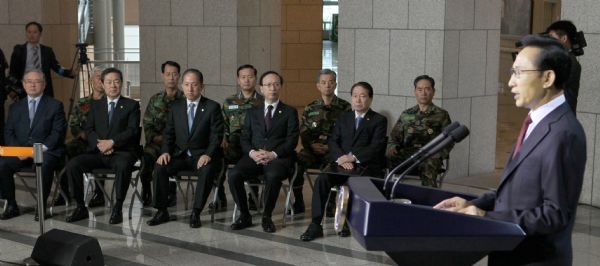 South Korean President Lee Myung-bak (R) makes a speech in Seoul May 24, 2010. Lee Myung-bak said Monday his country will resort to measures of self-defense in case of further military provocation of the Democratic People&apos;s Republic of Korea (DPRK), calling Pyongyang&apos;s alleged sinking of its warship in late March work of a surprise torpedo attack. [Xinhua] 