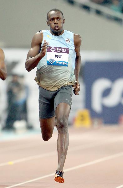 Usain Bolt of Jamaica competes in the men's 200 metres race at the IAAF Diamond League athletic meeting in Shanghai, east China, May 23, 2010. Bolt won the champion with 19.76 seconds. (Xinhua/Fan Jun)