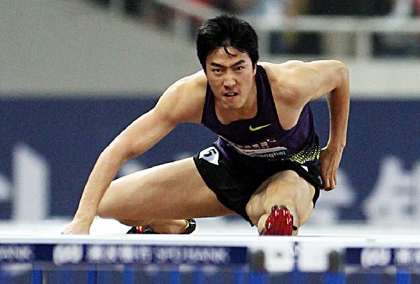 Liu Xiang of China competes during the men&apos;s 110m hurdles at the IAAF Diamond League athletic meeting in Shanghai, east China, May 23, 2010. Liu ranked the third with 13.40 seconds.(Xinhua/Fan Jun)