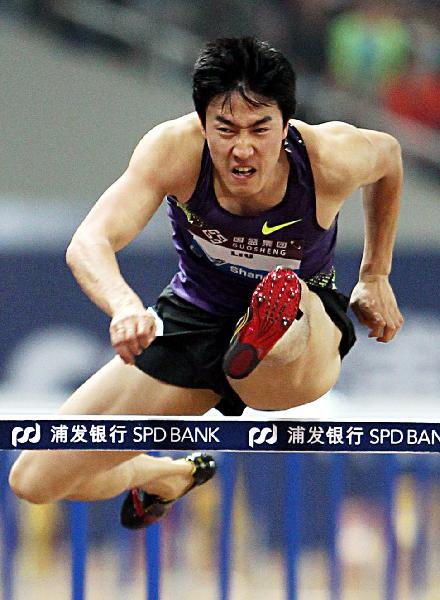 Liu Xiang of China competes during the men&apos;s 110m hurdles at the IAAF Diamond League athletic meeting in Shanghai, east China, May 23, 2010. Liu ranked the third with 13.40 seconds.(Xinhua/Fan Jun)