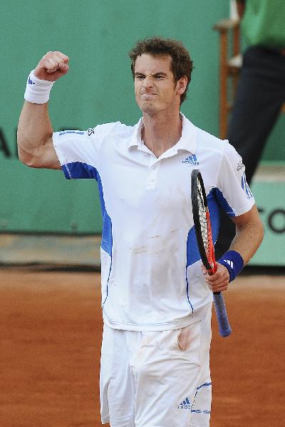 Andy Murray of Britain celebrates during the men's singles first round match against Richard Gasquet of France at the French Open tennis tournament at Roland Garros in Paris, capital of France, May 24, 2010. Murray won by 3-2 and advanced to the next round. (Xinhua/Laurent Zabulon) 