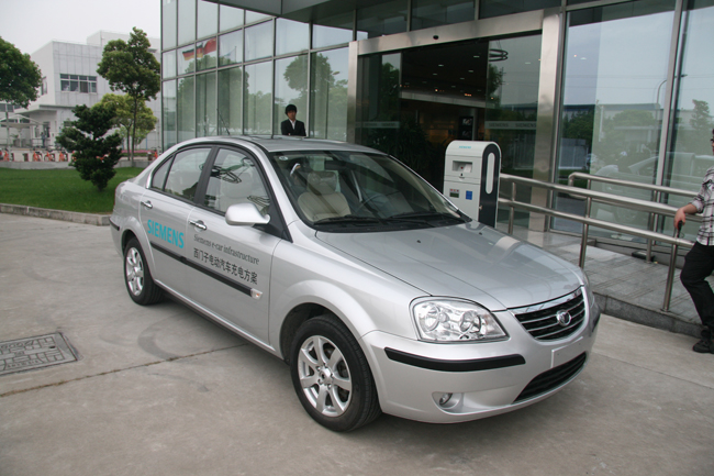 Siemens showcases its latest developed electrical car. [Lu Na/China.org.cn]