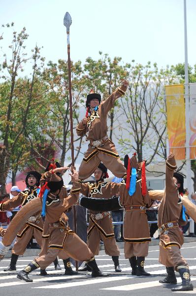 Parade for Inner Mongolia Week at Shanghai Expo