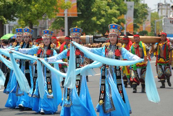 Parade for Inner Mongolia Week at Shanghai Expo