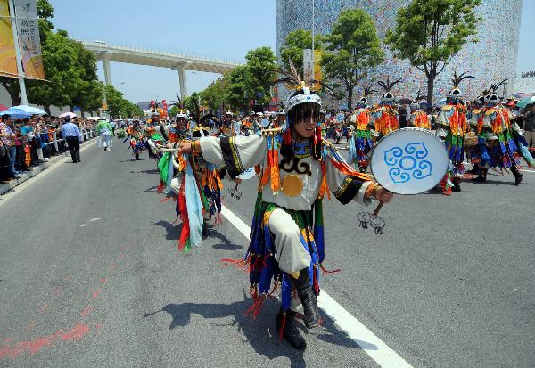 Parade for Inner Mongolia Week at Shanghai Expo