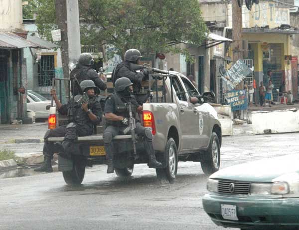 Police patrol sections of downtown Kingston, Jamaica on May 24, 2010. [Xinhua/AFP]