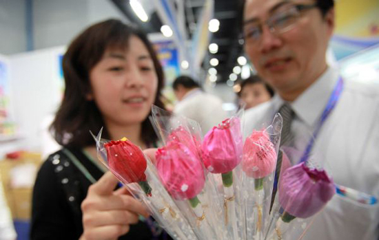 A woman views a kind of candy in the shape of rose during the 2010 China Beijing International Snack Food Exhibition held in Beijing, May 25, 2010. A total of 181 enterprises from 14 countries and regions took part in the exhibition that opened on Tuesday.