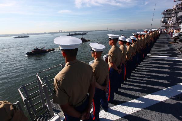 U.S. Navy and Marine Corps personnel stand at the rails of the USS Iwo Jima as the amphibious assault ship enters the New York Harbor for Fleet Week in New York, the United States, May 26, 2010. The 23rd annual New York Fleet Week kicked off on the Hudson River Wednesday morning. [Xinhua] 