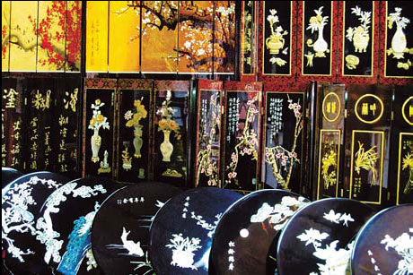 Pingyao is known for its lacquerware, such as fashion jewelry, vases and screens.