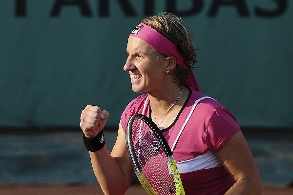 Russia's Svetlana Kuznetsova reacts after defeating Germany's Andrea Petkovic during a second round match of the French Open tennis tournament at the Roland Garros stadium in Paris, Wednesday, May 26, 2010. (Xinhua Photo)