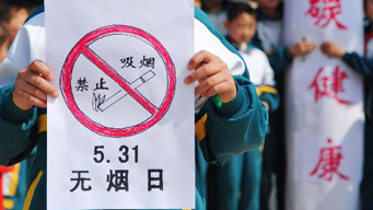 Chinese students promote World No-Tobacco Day