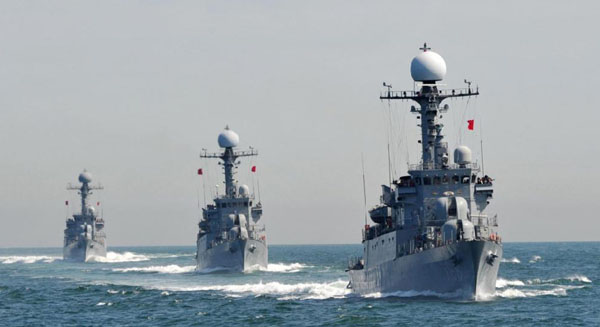 South Korean Navy patrol combat corvettes stage an anti-submarine exercise off the western coast of Taean on May 27, 2010. [Chinanews.com] 
