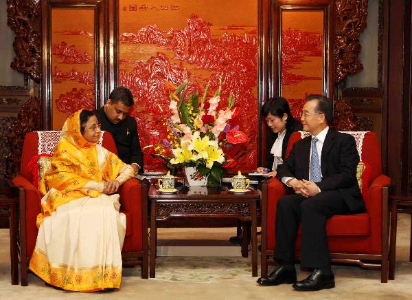 Chinese Premier Wen Jiabao (R, front) meets with visiting Indian President Pratibha Patil (L, front) in Beijing, capital of China, May 27, 2010.[Liu Weibing/Xinhua]
