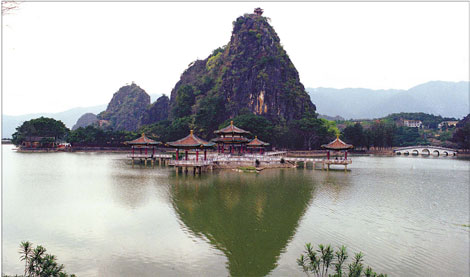 Limestone rock formations, lakes and pavilions are a visual treat at Seven Stars Scenic Area in Zhaoqing. Bei Huan / For China Daily 