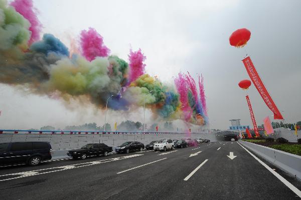 Colourful fireworks are seen during the opening ceremony of the six-lane traffic tunnel under the Yangtze River in Nanjing, east China's Jiangsu Province, May 28, 2010. The tunnel, connecting the city of Nanjing on both sides of the river, is the third traffic tunnel built under the Yangtze River, China's longest river. [Xinhua]