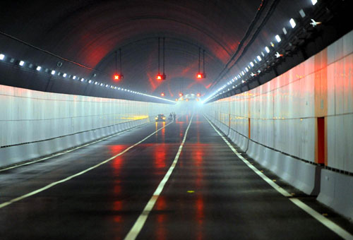 Cars drive in a tunnel under the Yangtze River in Nanjing, East China’s Jiangsu province, May 28, 2010. It is the third traffic tunnel built under the Yangtze River, China's longest river, and cars will be able to travel at a speed of 80 km per hour in the 6,042-meter six-lane tunnel. [Xinhua]