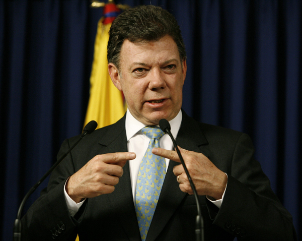 Colombia's Defense Minister Juan Manuel Santos speaks during a news confrence in Bogota December 9, 2008. (Xinhua/Reuters File photo)