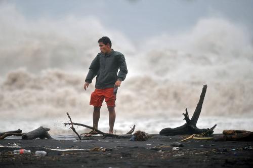 A man watches heavy swell on May 29, 2010, in San Jose port, Escuintla, south of Guatemala City. The season&apos;s first tropical storm Agatha has killed 73 people in Guatemala, as drenching rain, mudslides and floods forced 3,000 to flee their homes, officials said. [Xinhua/AFP]