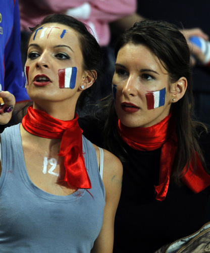 France's supporters attend a friendly soccer match between France and Tunisia in Rades stadium near Tunis May 30, 2010.(Xinhua/Reuters Photo)