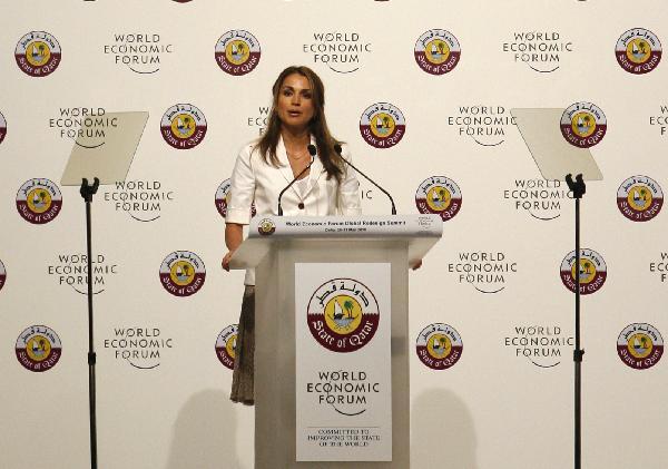 Jordan's Queen Rania addresses the opening session of the World Economic Forum (WEF) Global Redesign Summit in Doha, Qatar, May 30, 2010. [Xinhua photo]