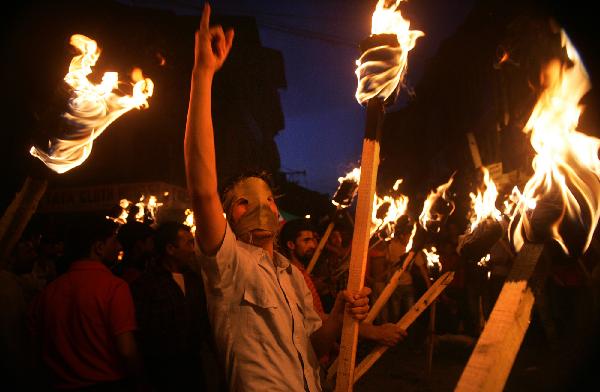 Activists of the Jammu Kashmir Liberation Front (JKLF), a Kashmiri separatist party, hold a torchlight procession in Srinagar, summer capital of Indian-controlled Kashmir, May 31, 2010. 