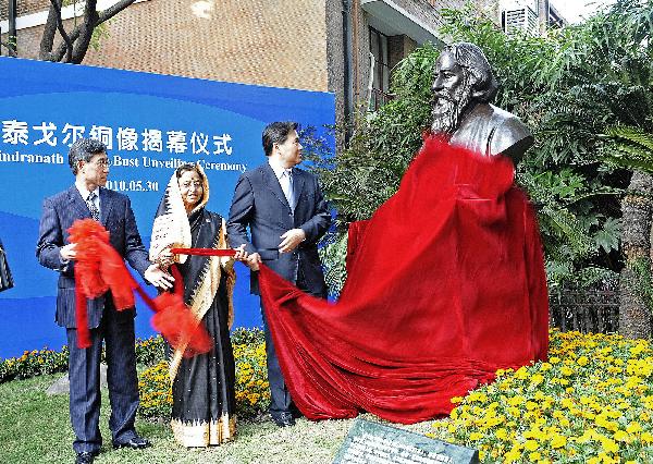 Bronze bust of Indian poet Rabindranath Tagore unveiled in Shanghai