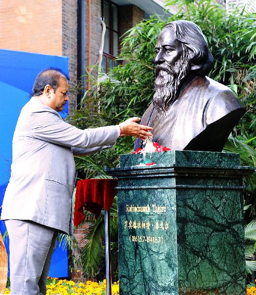 Bronze bust of Indian poet Rabindranath Tagore unveiled in Shanghai