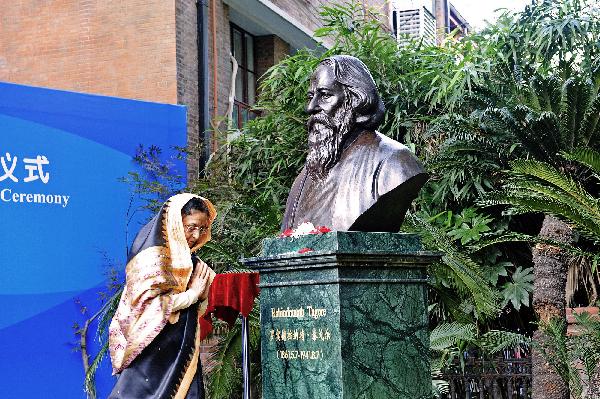 Bronze bust of Indian poet Rabindranath Tagore unveiled in Shanghai