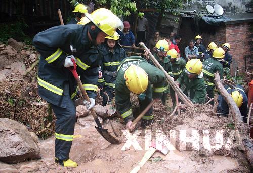 1 missing, 2 injured in rain-triggered landslide in Guangxi