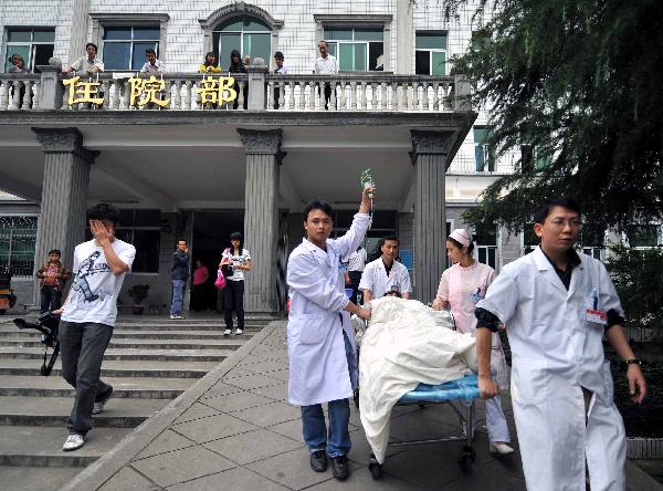 Zeng Taisheng (on the stretcher) is carried by the doctors and the nurses as he left the People's Hospital of Rucheng County, central China's Hunan Province, May 31, 2010. 