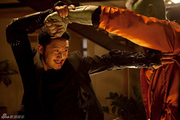 The action thriller 'City Under Siege' by Hong Kong director Benny Chan stars Aaron Kwok, Hsu Chi, Collin Chou, Jacky Wu and Zhang Jingchu. It is slated for wide release in China in August 2010. 