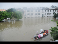 Laibin City Experimental Middle School is besieged by flood caused by heavy rains in Laibin, southwest China's Guangxi Zhuang Autonomous Region, June 1, 2010. It is said 11 townships in Guangxi have received more than 300 millimeters of rain since Monday night, with several suffering from flooding. [Xinhua]