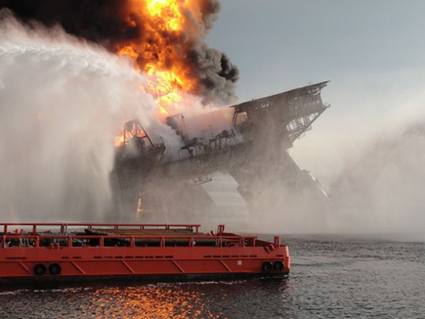 A file photo released on Tuesday by Steadfast TV shows the US Coast Guard using high-pressure water guns to fight the blazing Deepwater Horizon drilling platform in the Gulf of Mexico on April 22, 2010. [China Daily/Steadfast TV]