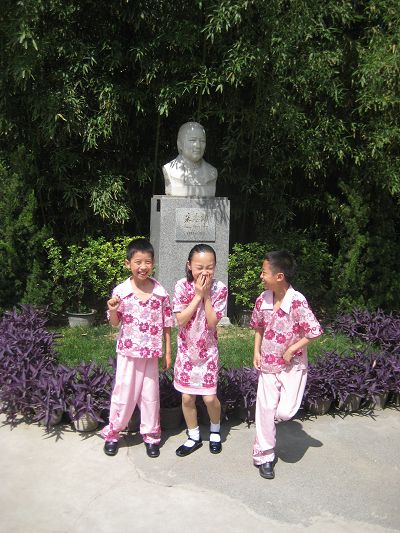 Children prepare to sing 'I Love My Country' at Soong Ching Ling's former residence. Photo: Hao Ying 