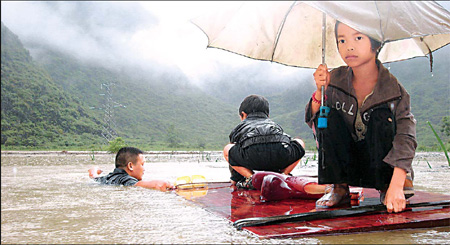 Students in Anxian county of the Guangxi Zhuang autonomous region are rescued on makeshift floats after heavy rains caused floods in the area on Tuesday. Landslides caused by the rains left at least two injured and one other person missing. [Xinhua] 