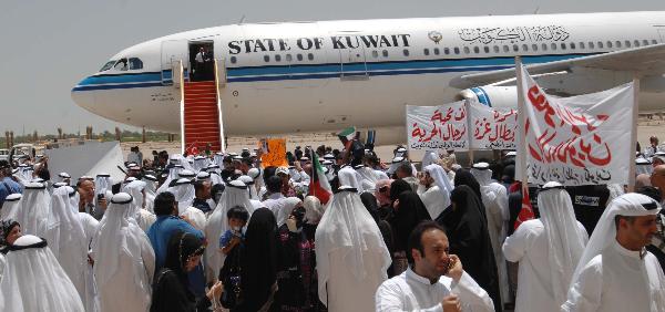 Kuwaiti Pro-Palestinian activists, who were detained aboard the Gaza-bound flotilla raided by Israel on May 31, 2010, arrive at the Kuwait international airport in Kuwait City on June 2, 2010. Israel deported all of the Gaza aid flotilla activists on Wednesday. [Xinhua] 