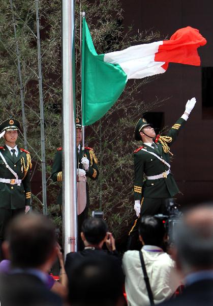 The national flag of Italy is raised during the ceremony marking the National Pavilion Day of Italy during the 2010 World Expo in Shanghai, east China, June 2, 2010. 