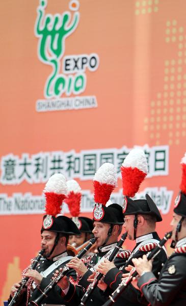 Performers of a band of Italian gendarmes play musical instruments during the ceremony marking the National Pavilion Day of Italy during the 2010 World Expo in Shanghai, east China, June 2, 2010. 