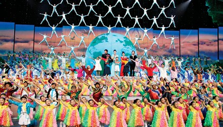 132 tiny dancers from Little Companion Art Troupe performing at the opening ceremony of the 2010 Shanghai Expo.